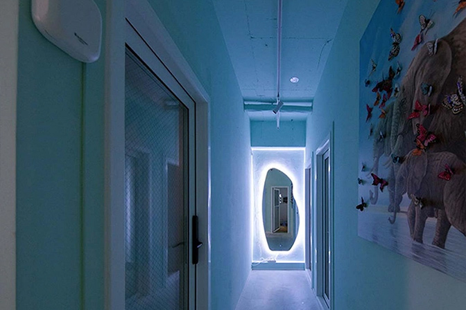 미드나잇-스웨디시-내부-복도-전경