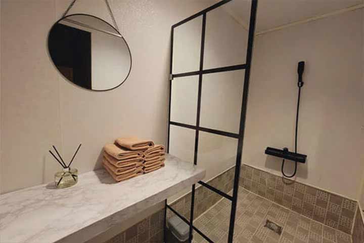 일산-아이스스웨디시-샤워실내부